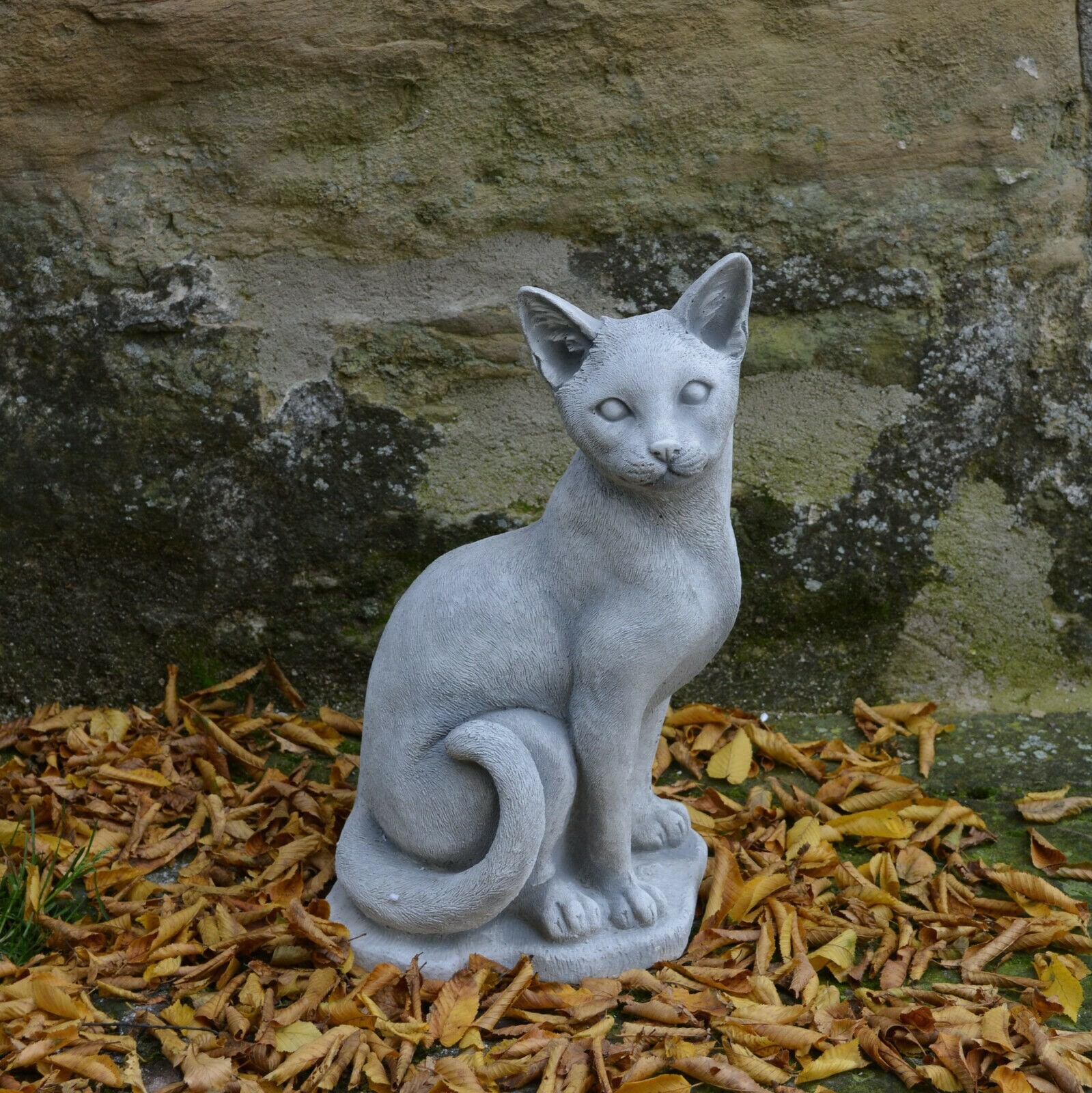 small cat statue