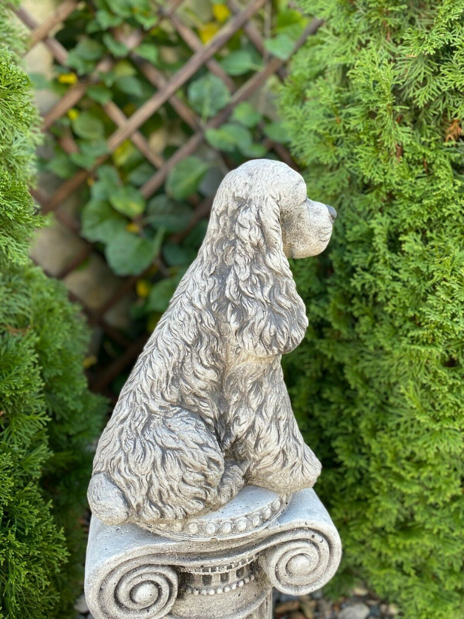spaniel statue