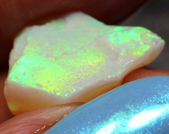 4.70 carats Coober Pedy White Opal Rough