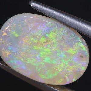 1.57 carats Light Opal from Lightning Ridge