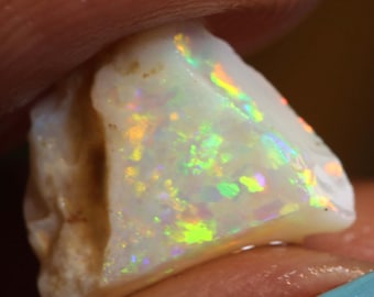 2.75 carats Coober Pedy White Opal Rough