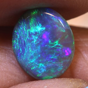 1.0 carats Light Opal from Lightning Ridge