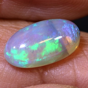 2.0 carats Crystal Opal Stone from Lightning Ridge