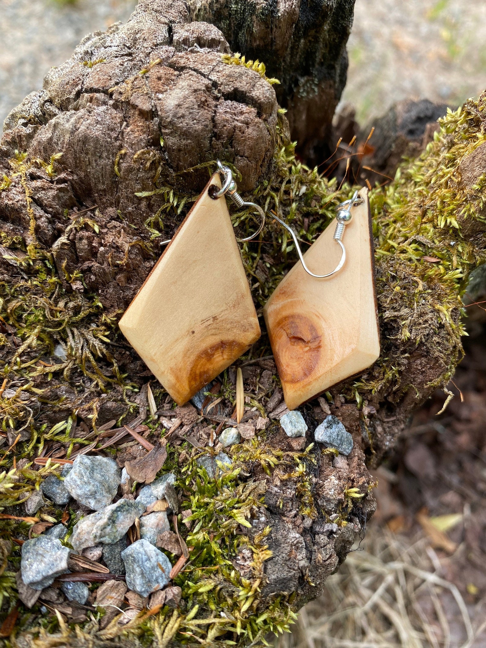 Pendientes de pino nudoso upcycled | Etsy