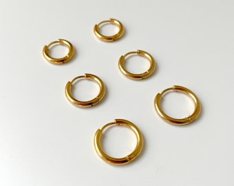 Orecchini A Cerchio Huggie Colorati 30mm In Acciaio Inossidabile Placcato Oro - Gioielli Fashion Ipoallergenici Per Donna - 3