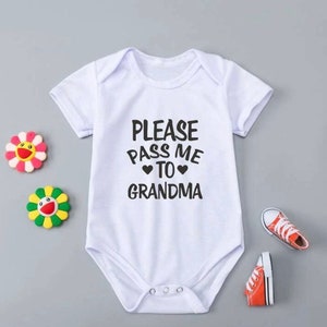 Please Pass Me to Grandma - Hearts - Baby Bodysuit - Baby Clothing - Onesie - Grandma Love - Baby Boutique - Newborn