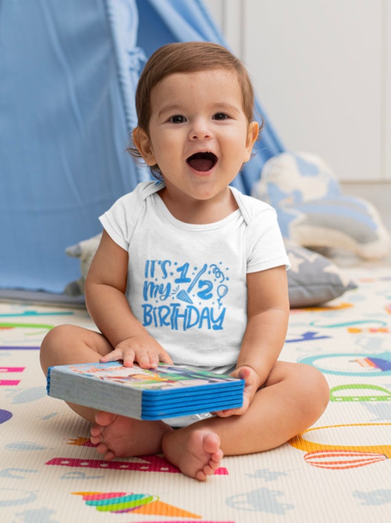 It s My Half Birthday Unisex Baby Bodysuit Baby Boutique Baby Turns Six Months Baby Onesie 6 Month Celebration Baby Romper Half Birthday Etsy Canada