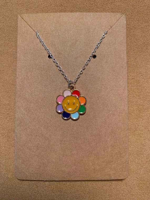 Smiley face clearance flower necklace