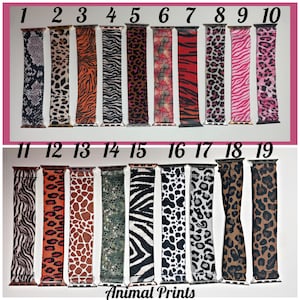 Op de afbeelding: Negentien verschillende dierenprint horlogebandjes, genummerd van 1 tot en met 19. De bandjes zijn allemaal gemaakt van rekbaar materiaal en hebben een verscheidenheid aan dierenprints, waaronder luipaard, zebra, slang en giraffe.