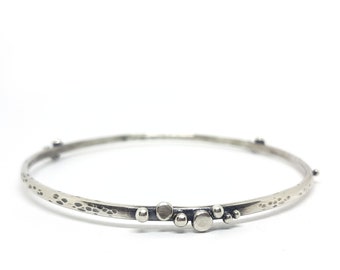 Bracelet jonc en argent sterling, Grappe de galets en argent sterling massif, Bracelet jonc en argent artisanal fait main, Bracelet jonc personnalisé, Bracelet jonc inhabituel, cadeau pour elle