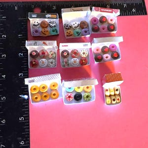 Dollhouse 1:12 Miniature Donut Boxes and 6 Donuts