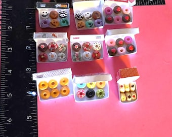 Dollhouse 1:12 Miniature Donut Boxes and 6 Donuts