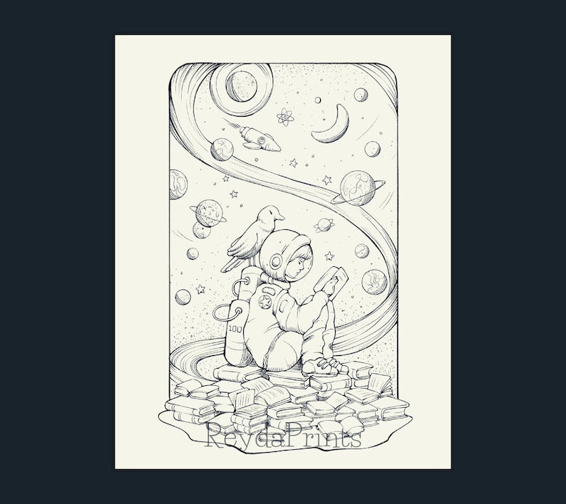 Puede incluir: Un dibujo en blanco y negro de un astronauta sentado en una pila de libros, leyendo un libro. El astronauta lleva un casco y un traje espacial. Un p&aacute;jaro est&aacute; posado en el hombro del astronauta. El fondo es un cielo estrellado con planetas y una nave espacial.