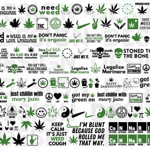 Peut inclure: Un collage numérique d'illustrations vertes et noires représentant des feuilles de marijuana, des signes de paix et diverses phrases liées à la culture du cannabis. Les phrases incluent "Weed is my love language", "Don't panic it's organic", "I'm a bad bitch with some good weed", "Legalize Marinara", "Got my green on", "Keep calm it's just weed cough", and "I'm blunt because God rolled me that way".