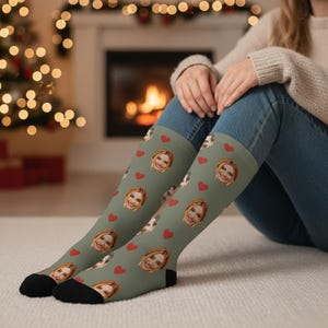 Chaussettes photo personnalisées, modèle ras du cou personnalisé avec le visage | Impression intégrale, doublure polaire confortable | Tailles S-M-L unisexe