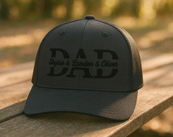 Benutzerdefinierte Dad Hat Gestickte Trucker-Hut mit Kindernamen Geschenk für Papa Personalisierte Vatertagshut Daddy Cap Vater Baseballmütze Geschenkidee