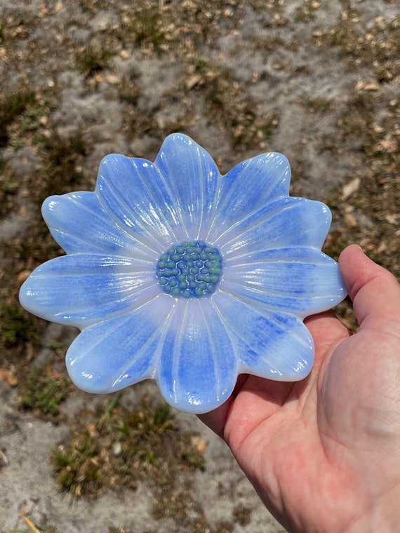 Daisy Trinket Dish - in Blue Gradient