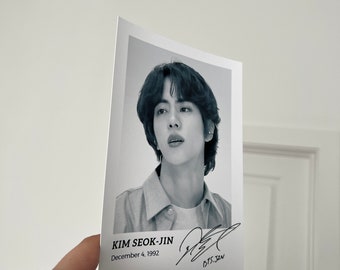 BTS JIN ソクジン Happy 直筆サイン入りポスター 専用☆JIN(BTS) 直筆サイン「HAPPY」 スチール写真(2Lサイズ)の通販 by