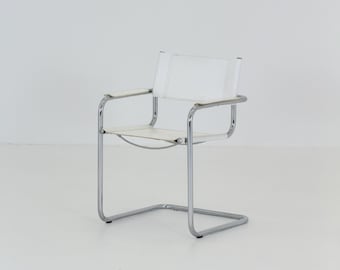 Poltrona bianca in stile Bauhaus di metà secolo, realizzata da Centro Studio Italy negli anni '80.