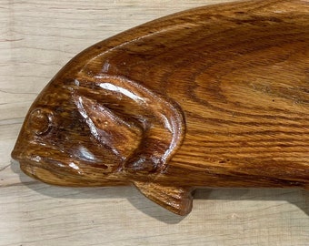 Increíble tallado de trucha/pescado de un roble blanco gusano, tallado de pescado, plato de servicio, arte de madera, escultura, pecera, objeto de decoración