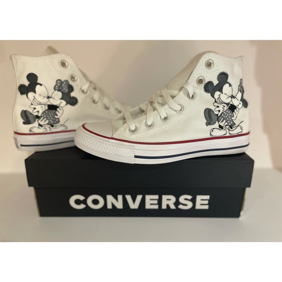 El camarero Estoy orgulloso empeorar Disney Converse Customs Mickey and Minnie - Etsy