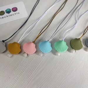 Curious Pearl - Silicone necklace - Fidget necklace - Fiddle necklace - Stim necklace - Sensory Jewellery