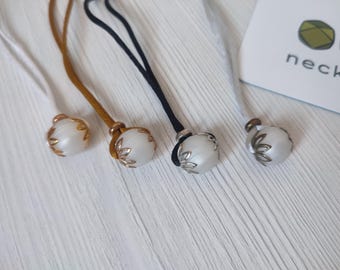 PearlFlower - Silicone necklace - Fidget necklace - Fiddle necklace -Sensory jewellery