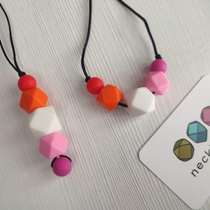 Lesbian Pride-Dulum - Breastfeeding necklace - Nursing necklace - Silicone necklace - Fidget necklace - Fiddle necklace -Sensory jewellery