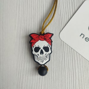 Lady Skull - Silicone necklace - Fidget necklace - Fiddle necklace - Stim necklace - Sensory Jewellery - Halloween necklace
