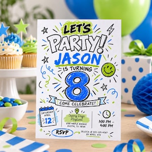Puede incluir: Una tarjeta de invitación de cumpleaños blanca con texto y gráficos dibujados a mano en azul y verde. La tarjeta dice LET'S PARTY! JASON IS TURNING 8. Incluye detalles para el sábado 12 de abril, Sunny Days Playland, 1:00 PM a 4:00 PM y RSVP.