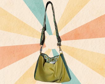 Torebka typu crossbody, torba na ramię.