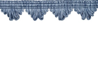 Ribete de borlas con borde de abanico Laura Ashley en color azul marino pálido. Ribete para cojines, persianas, cortinas, pantallas de lámparas y mantas. Precio por metro.
