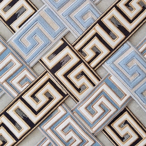 Treccia in stile geometrico greco per metro