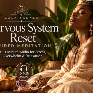 Puede incluir: Un gráfico digital para Casa Sadatu Nervous System Reset Guided Meditation, un audio de 10 minutos para el estrés, la agobio y la relajación. La imagen muestra a una persona con cabello trenzado oscuro y pendientes ankh dorados, con humo de incienso, una vela y cristales en primer plano.