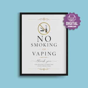 Może przedstawiać: Oprawiony znak z białym tłem i czarnym tekstem o treści NO SMOKING OR VAPING, thank you for helping us keep our space smoke free. Nad tekstem znajduje się złoty okrąg z przekreśloną ikoną papierosa i urządzenia do wapowania.
