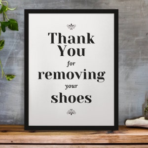 Targa Alluminio 'Per Favore Togli Le Scarpe. Grazie' - Cartello Adesivo Nero E Argento 14x6,9 Cm Per Casa E Ufficio