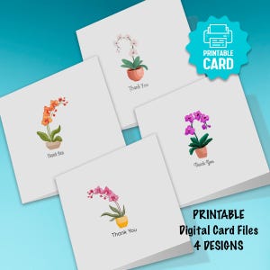 Op de afbeelding: Vier witte, afdrukbare digitale bedankkaarten met orchidee-illustraties in oranje, roze en paars. Elke kaart heeft een ander orchidee-ontwerp in een pot, met de woorden "Thank You" eronder. De afbeelding bevat ook een "Printable Card"-badge.
