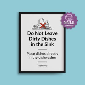 以下が含まれることがあります： 「Do Not Leave Dirty Dishes in the Sink」というテキストが入った、額縁に入った白黒プリント。画像には、赤い「X」が付いた汚れた食器のグラフィックが含まれています。紫色の「DIGITAL DOWNLOAD」ステッカーが右上隅にあります。