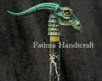 Gotische wandelstok drakenschedel: gesneden houten steampunkstok