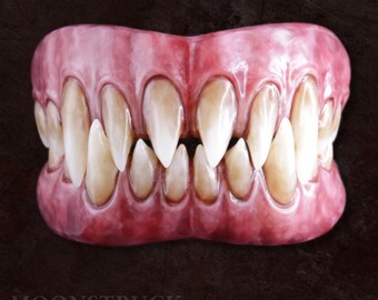 Sharp Teeth / Krampus / Ferral Saphira Teeth / Moonstruck Effects