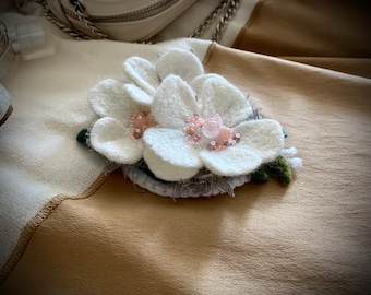 Hand-felted flower brooch || Large flower brooch || Felt brooch || Brooch || Handmade || Gift for her