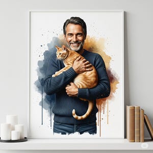Puede incluir: Una impresi&oacute;n art&iacute;stica enmarcada que muestra a un hombre sosteniendo un gato atigrado jengibre. El hombre lleva un jersey azul marino y vaqueros. El fondo tiene salpicaduras de acuarela en azul, amarillo y naranja.