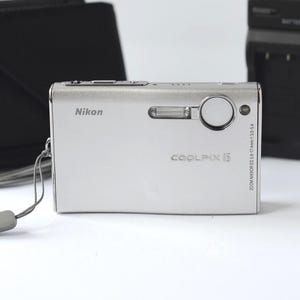 Nikon Cooplix S5 digital compact camera with 6.0 Mega pixels