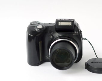 Vintage digital compact camera Olympus SP-500UZ Zoom with 6.0 Mega pixels