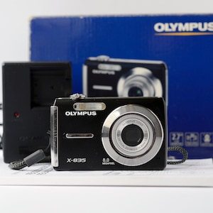 Olympus X-835 digital compact vintage camera  with 8.0 Mega pixels
