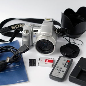Vintage digital compact camera Sony DSC-H7 with 8.2 Mega pixels