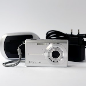 Casio Exilim Zoom EX-Z6 digital compact camera with 12.1 Mega pixels