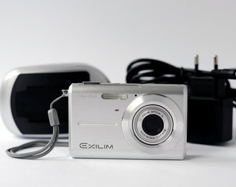 【ファッション通販】 16.1MP EX-ZS12 EXILIM CASIO Red Rare Digital Camera Compact デジタルカメラ