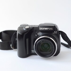 Olympus SP-500UZ digital compact camera with 6.0 Mega pixels