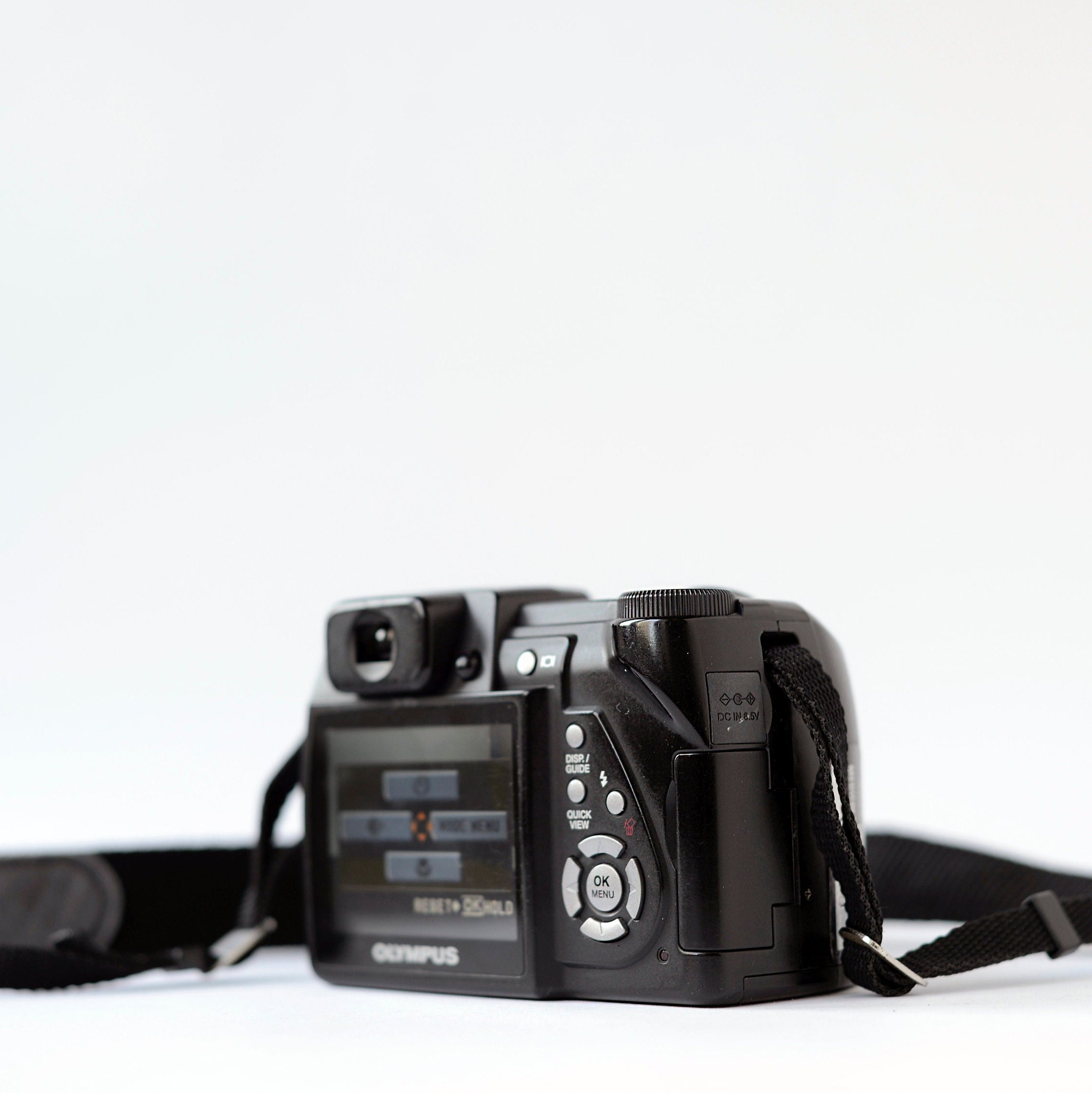 Olympus SP-500UZ Digital Compact Camera With 6.0 Mega Pixels